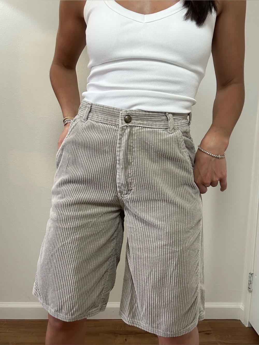 Vintage 90s Bugle Boy Gray Beige High Rise Cargo Corduroy Long Shorts Size 26